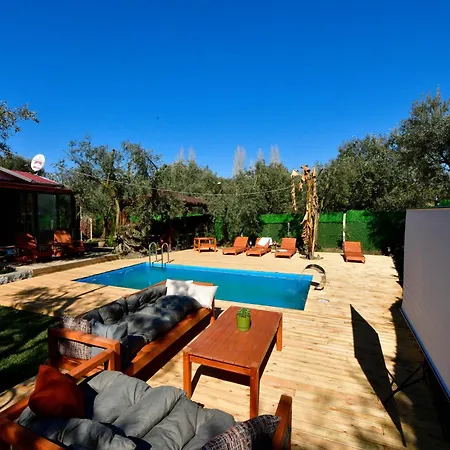 Sahil Evi Goele Sifir, Isitmali Havuz, 4 Kisilik Jakuzi, 600m2 Bahce * İznik
